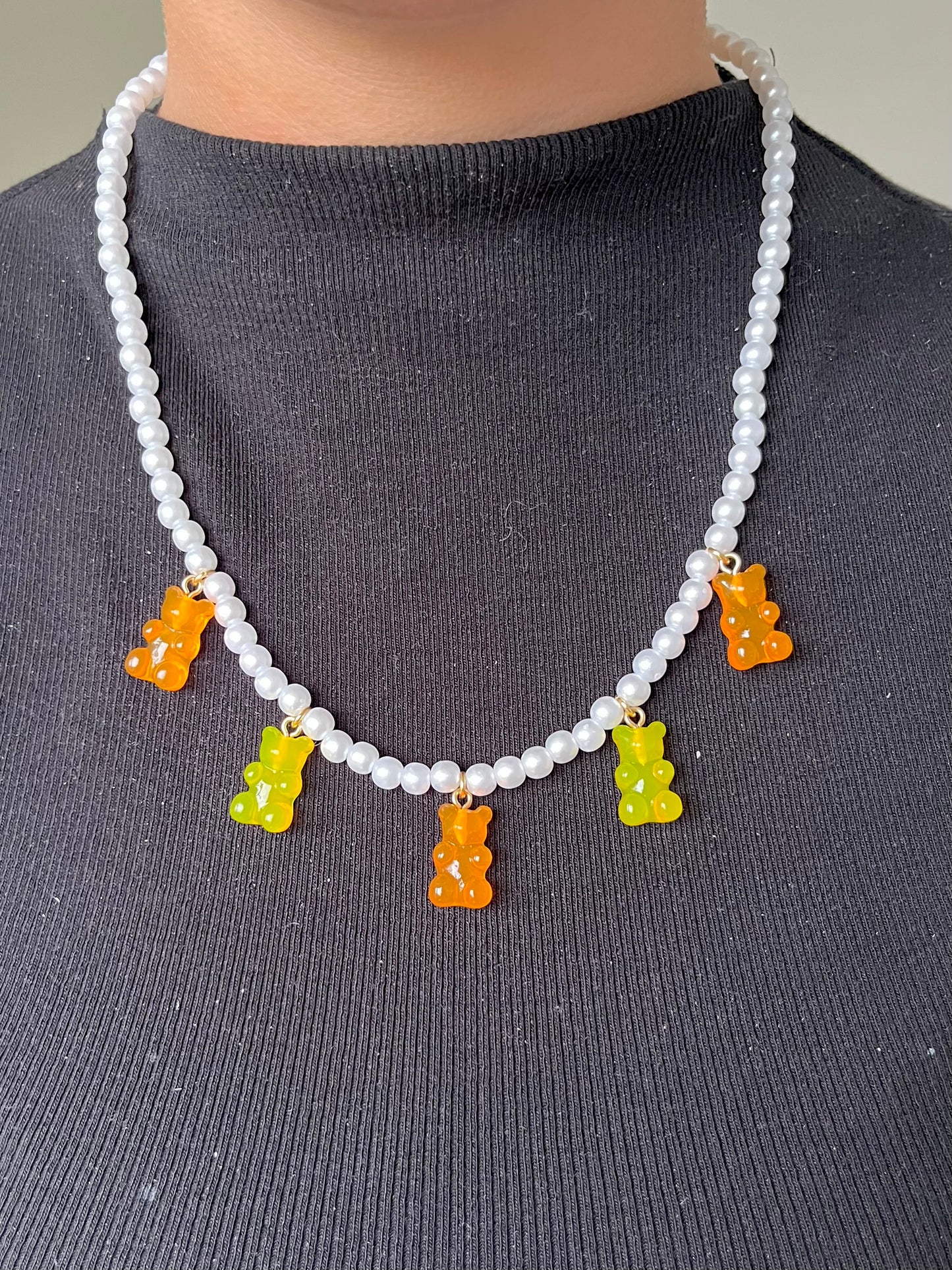 collier Leona