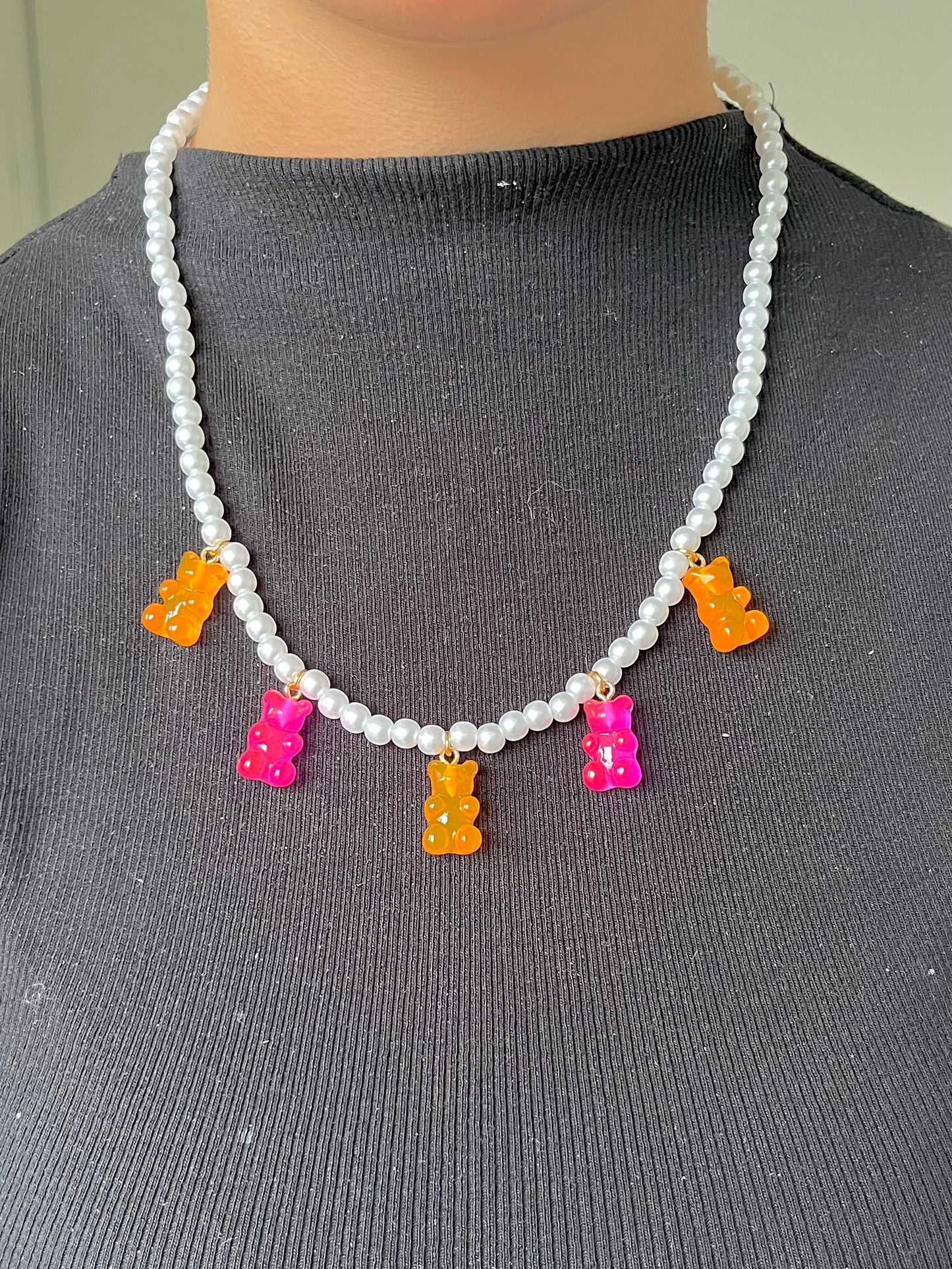 collier Leona