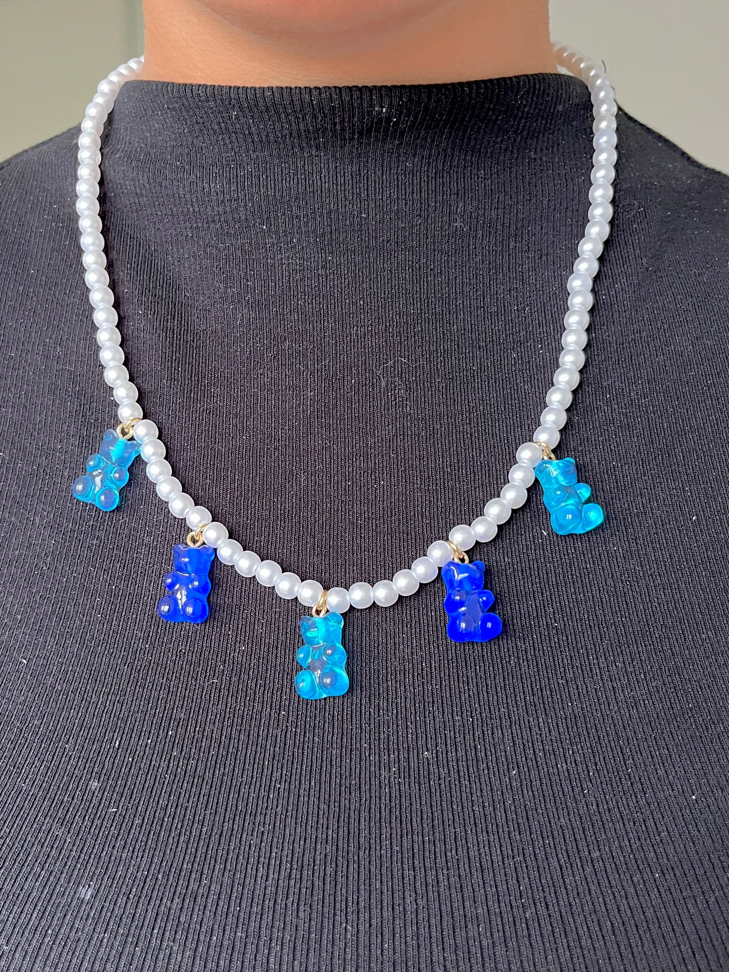collier Leona