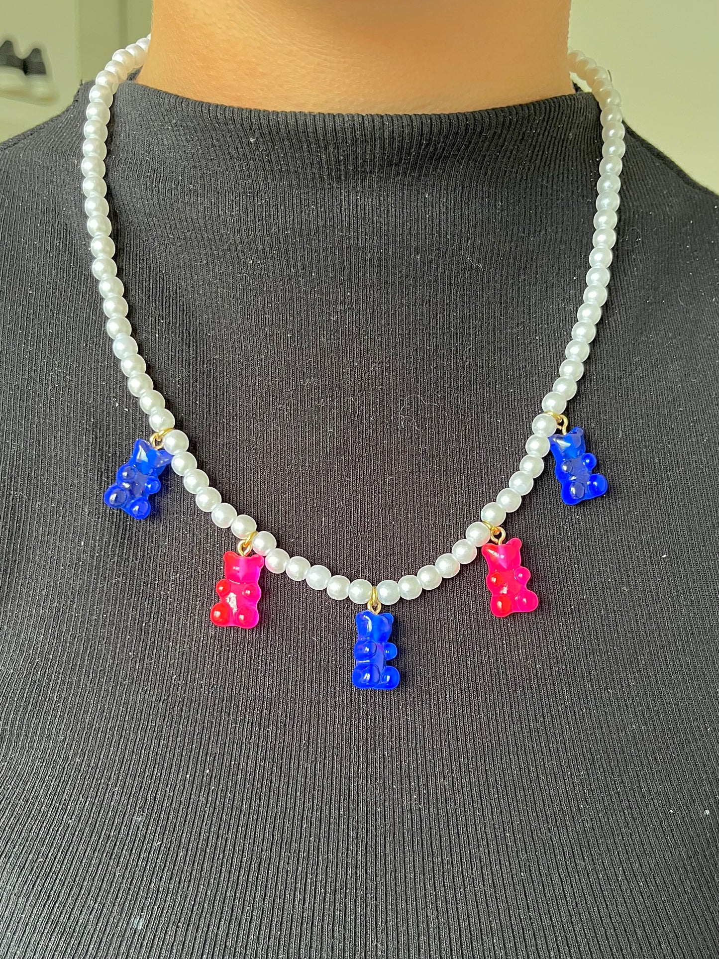collier Leona