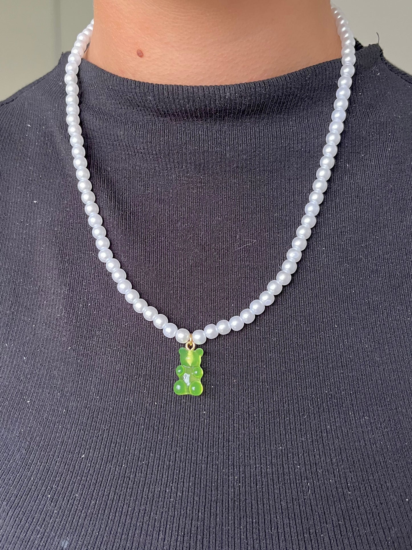 collier Leona