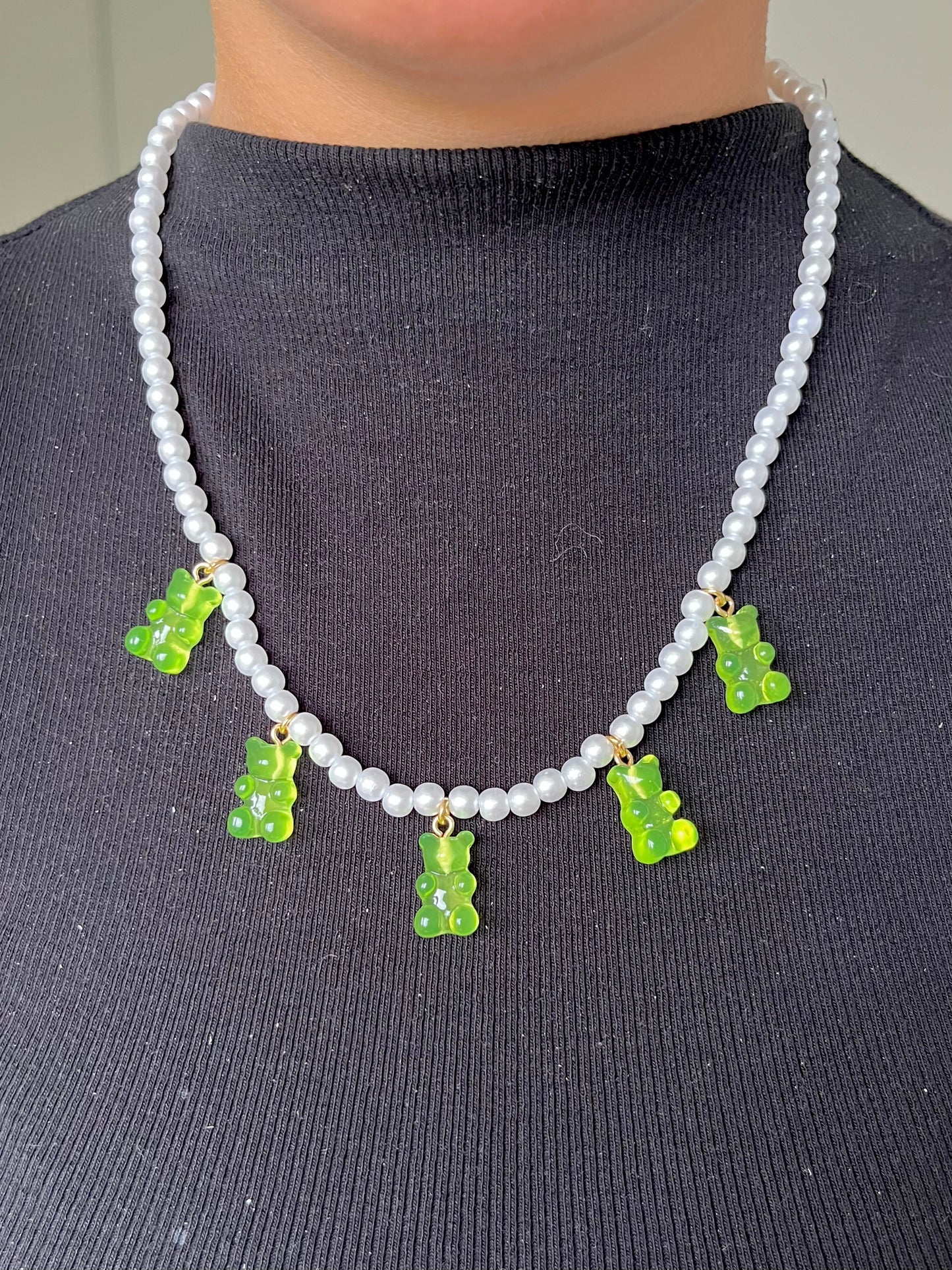 collier Leona