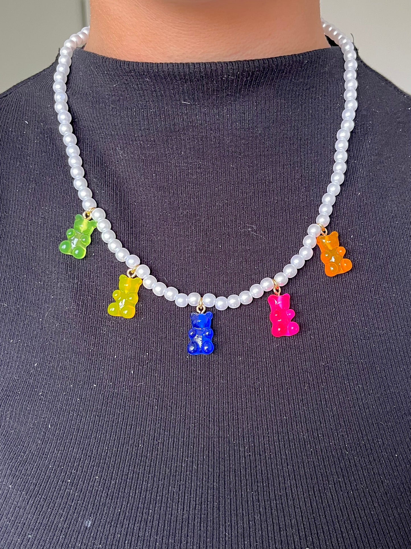 collier Leona