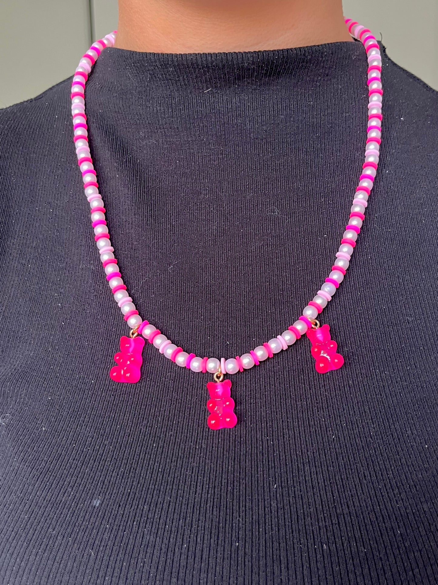 collier Leona