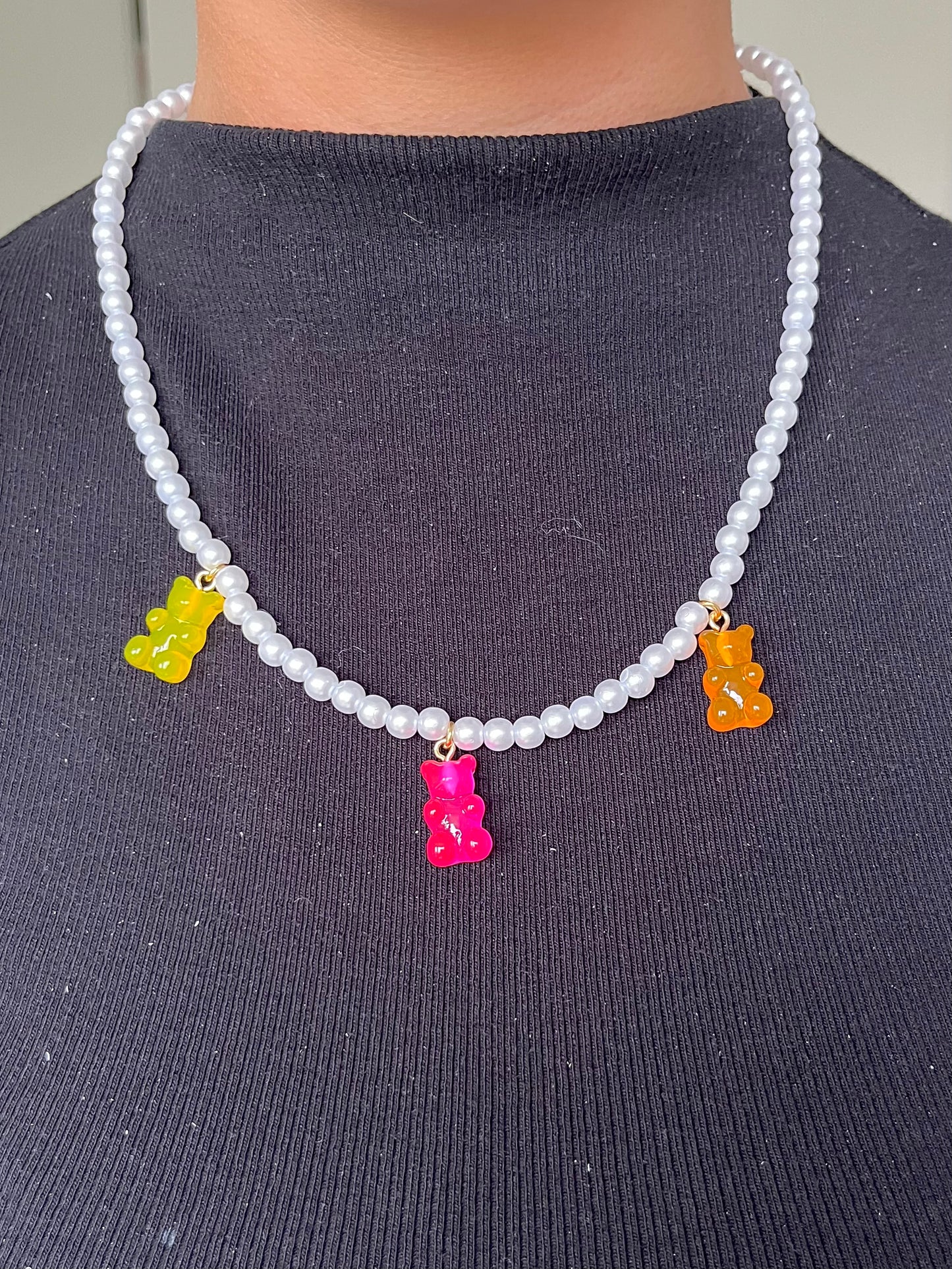 collier Leona