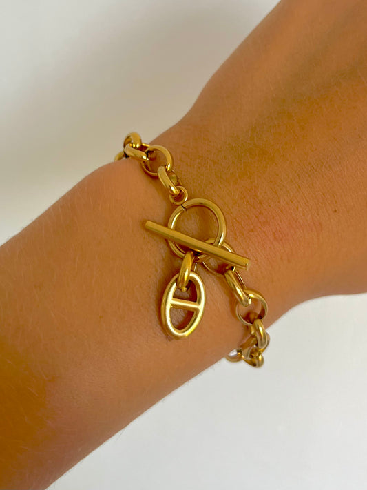bracelet Lore